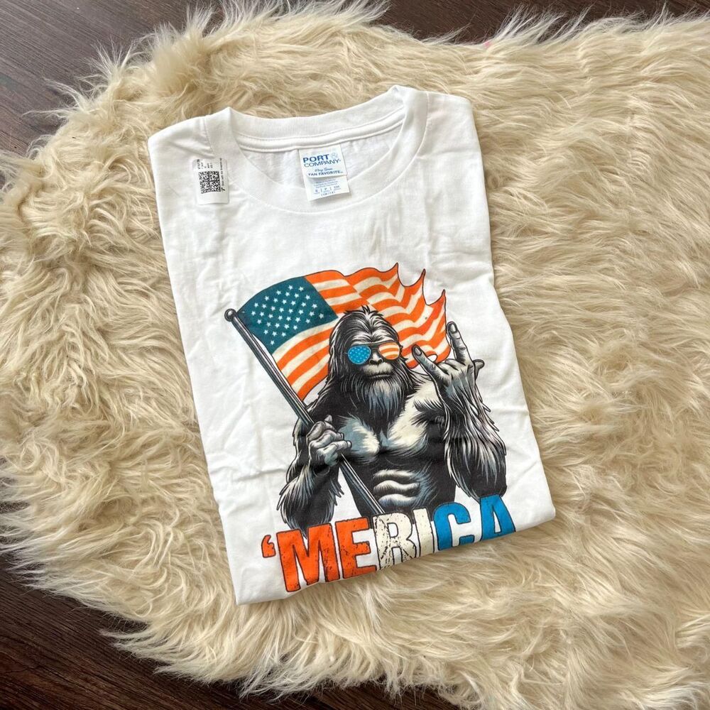 NWOT "merica" Patriotic Funny Bigfoot Graphic T-shirt Size S Youth 7 - 8